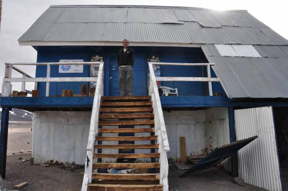 Um dos refúgios de apoio aos alpimistas que tentam subir o Ojos del Salado, na região do Paso san Francisco, entre Chile e Argentina